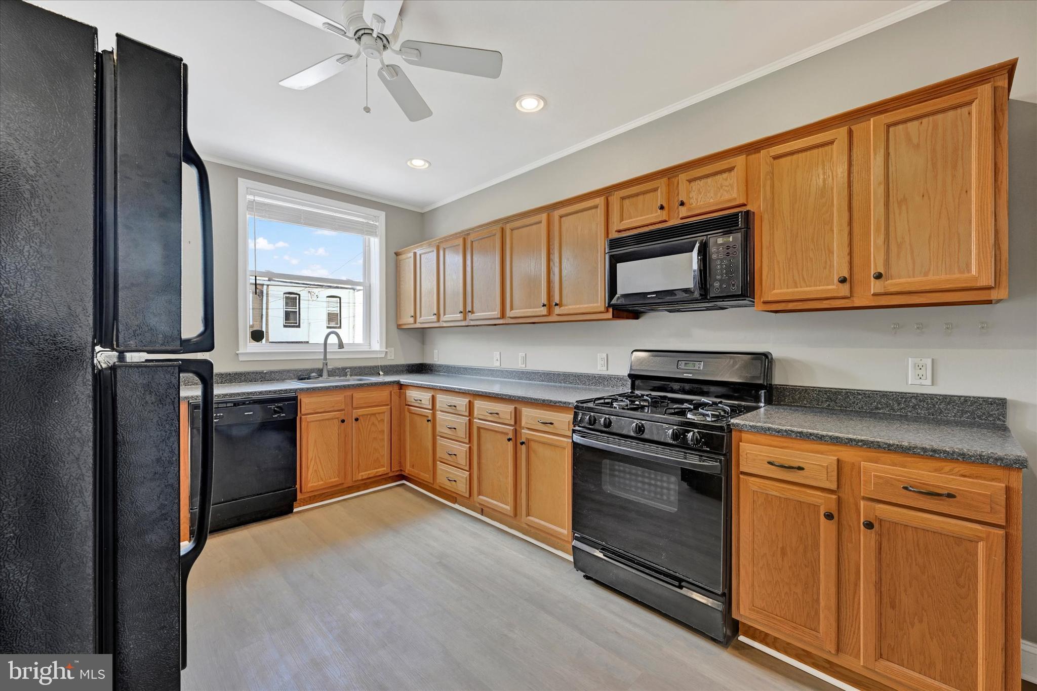 12 S Robinson St
