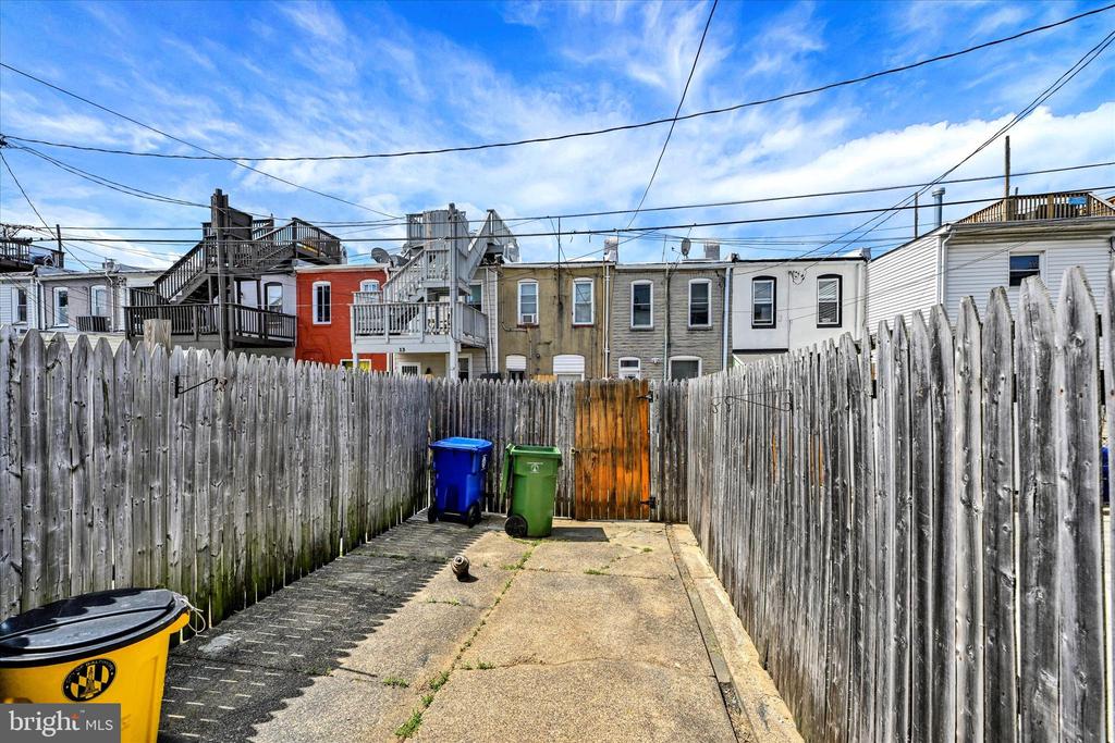 12 S Robinson St