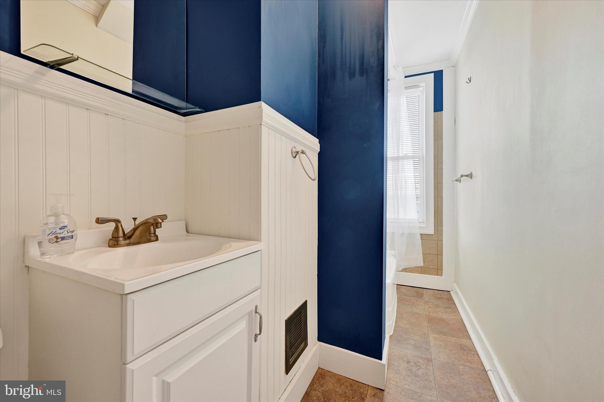 12 S Robinson St