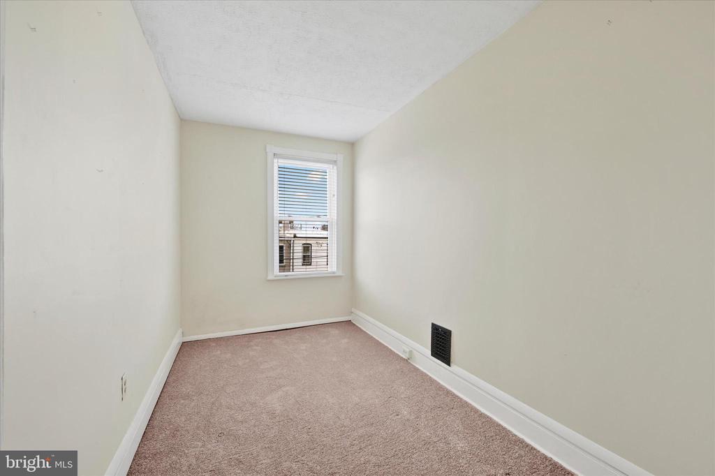 12 S Robinson St