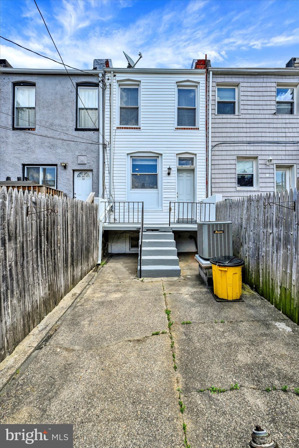 12 S Robinson St