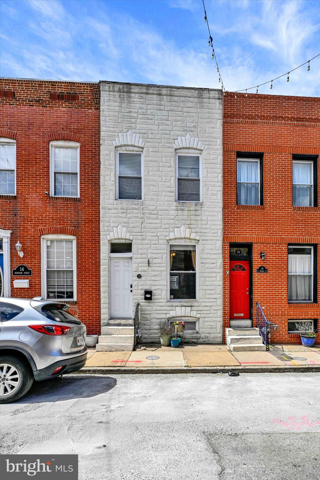 12 S Robinson St