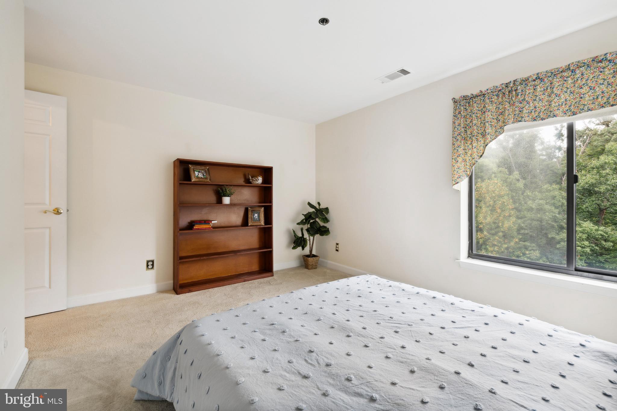 1 SOUTHERLY CT Unit: 606