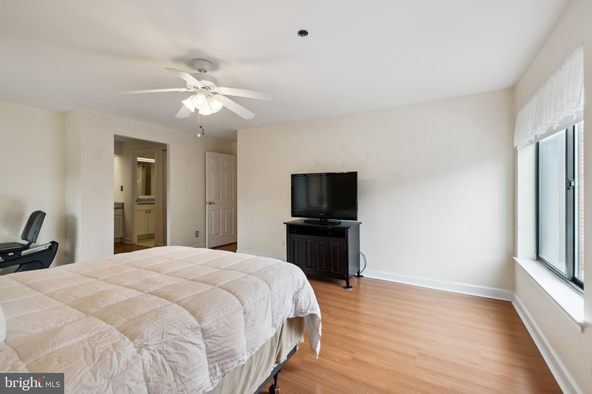 1 SOUTHERLY CT Unit: 606