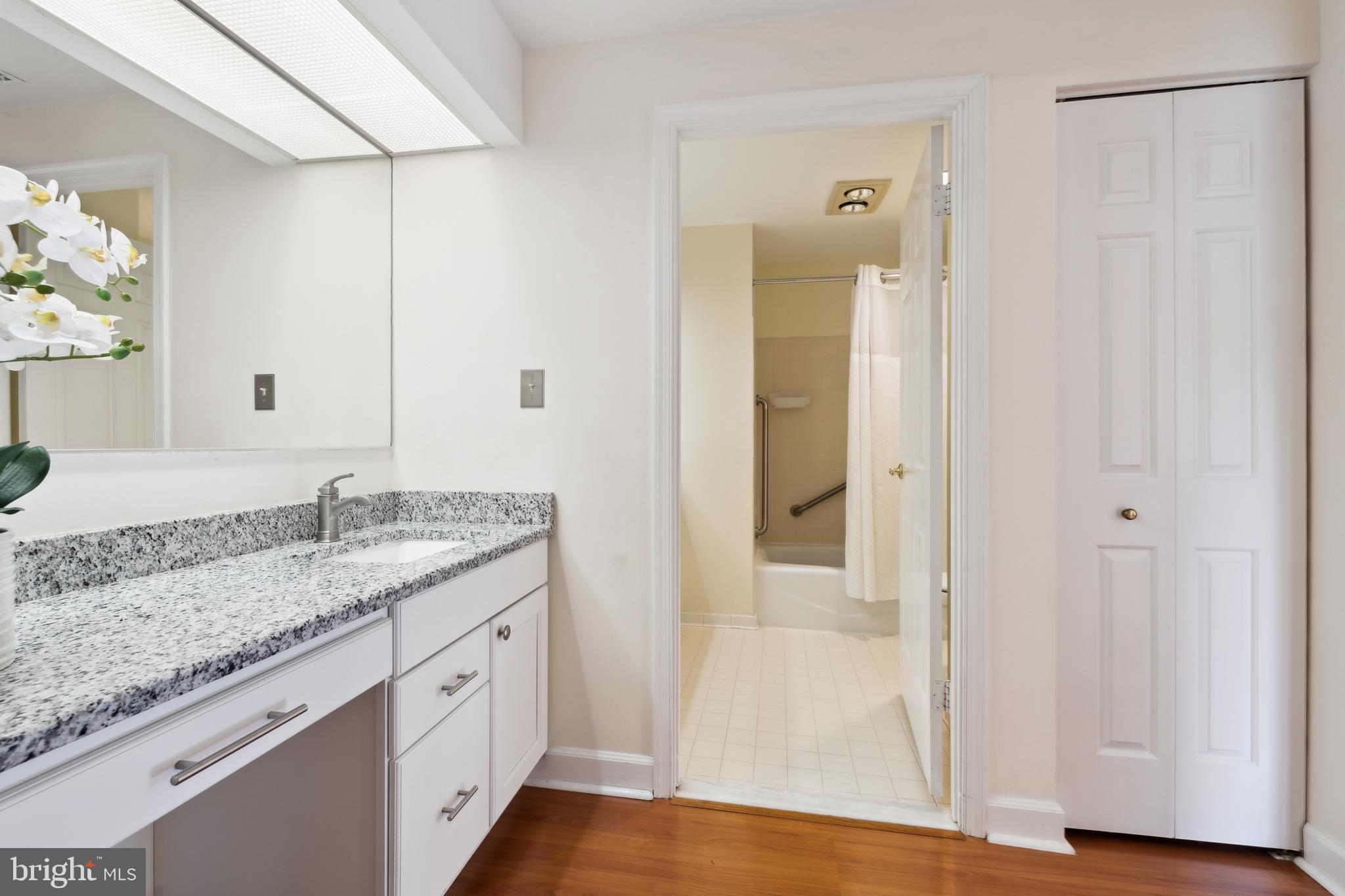 1 SOUTHERLY CT Unit: 606