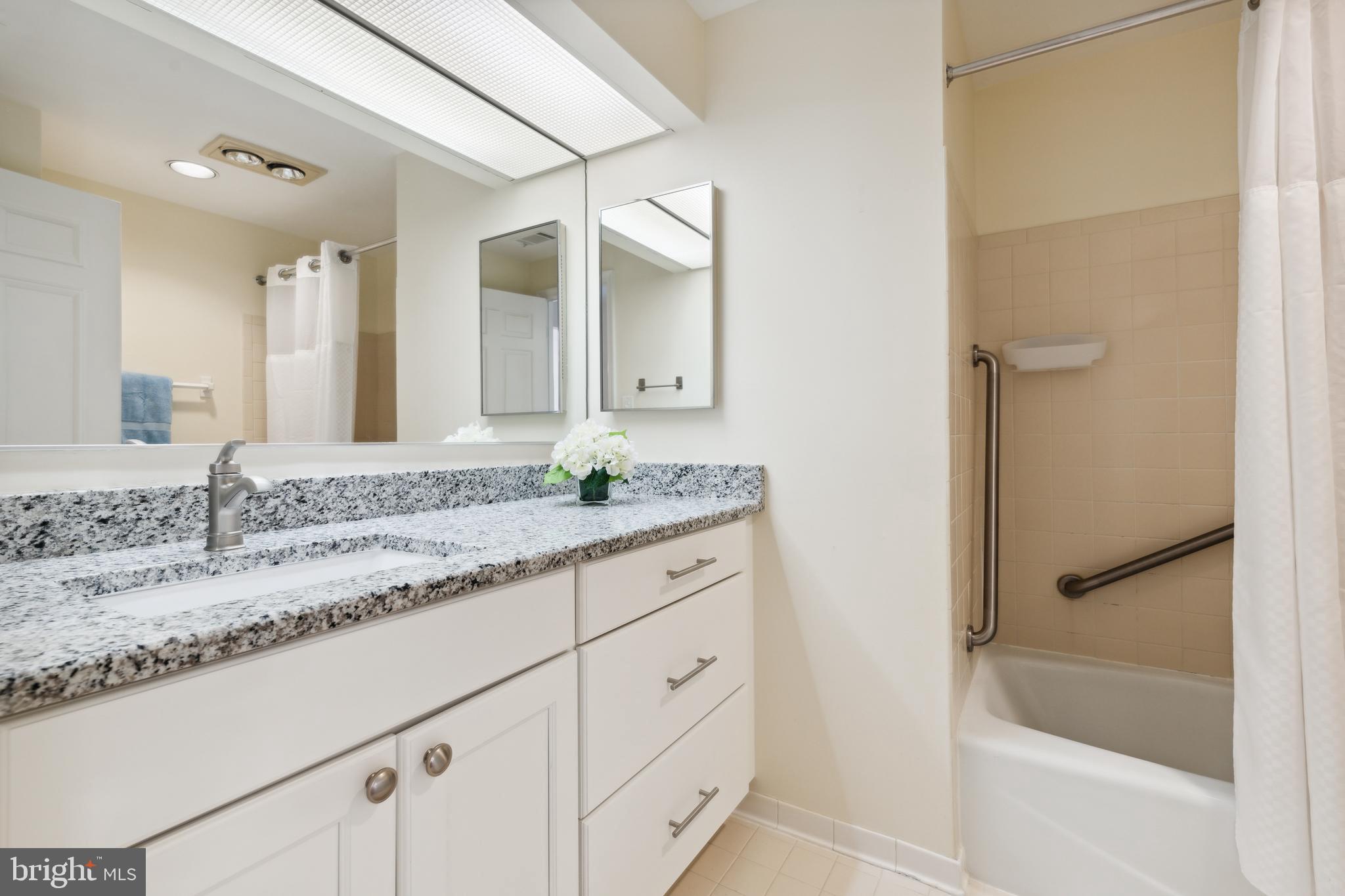 1 SOUTHERLY CT Unit: 606