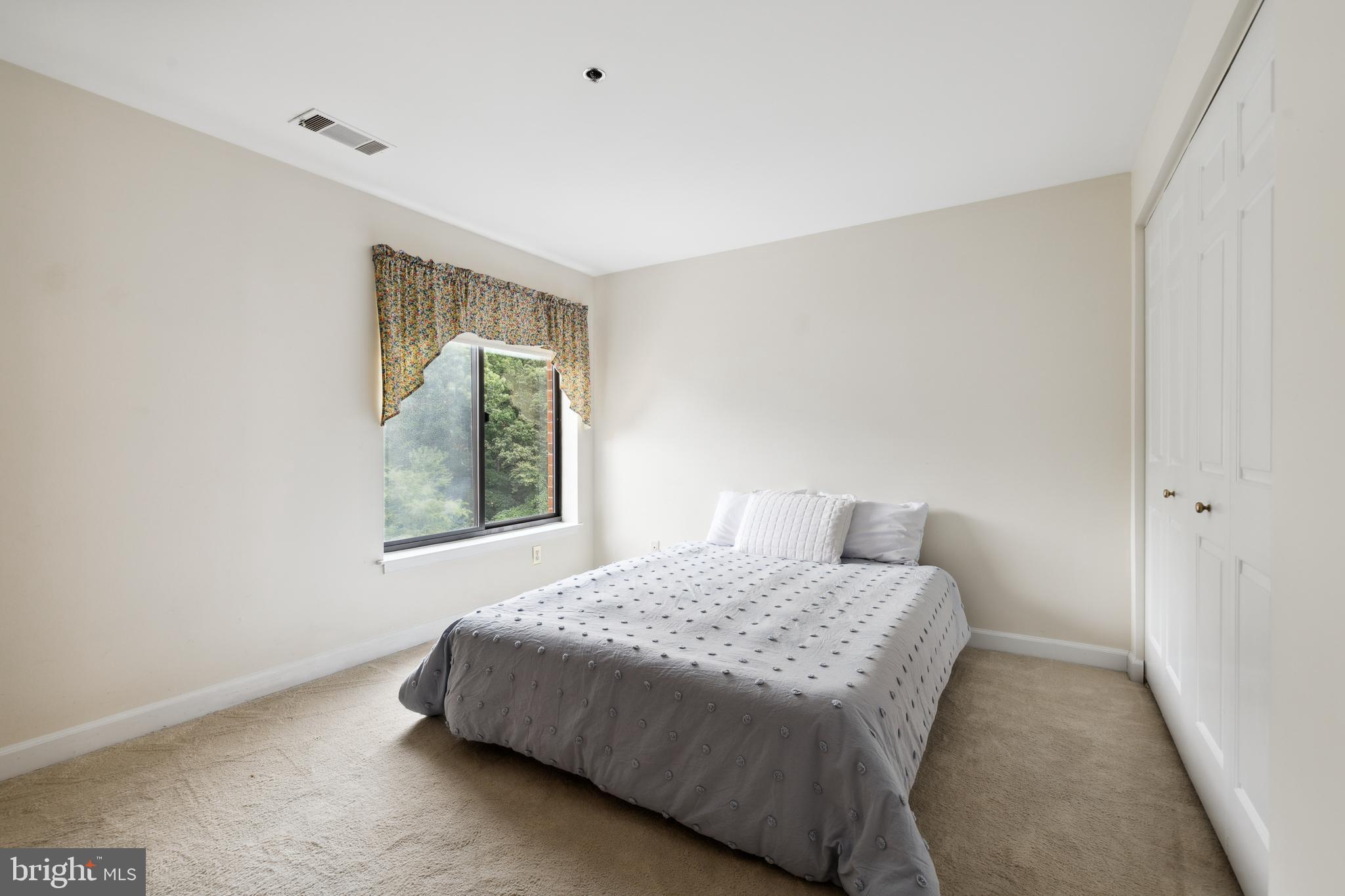 1 SOUTHERLY CT Unit: 606