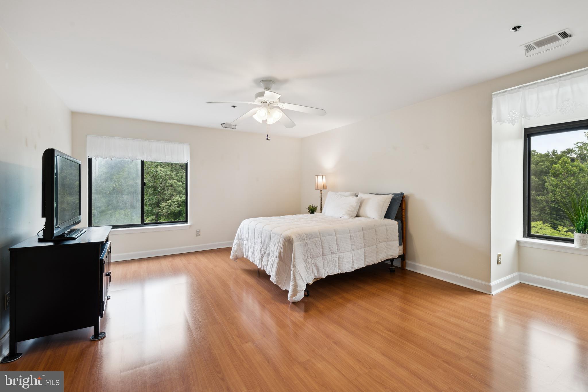 1 SOUTHERLY CT Unit: 606