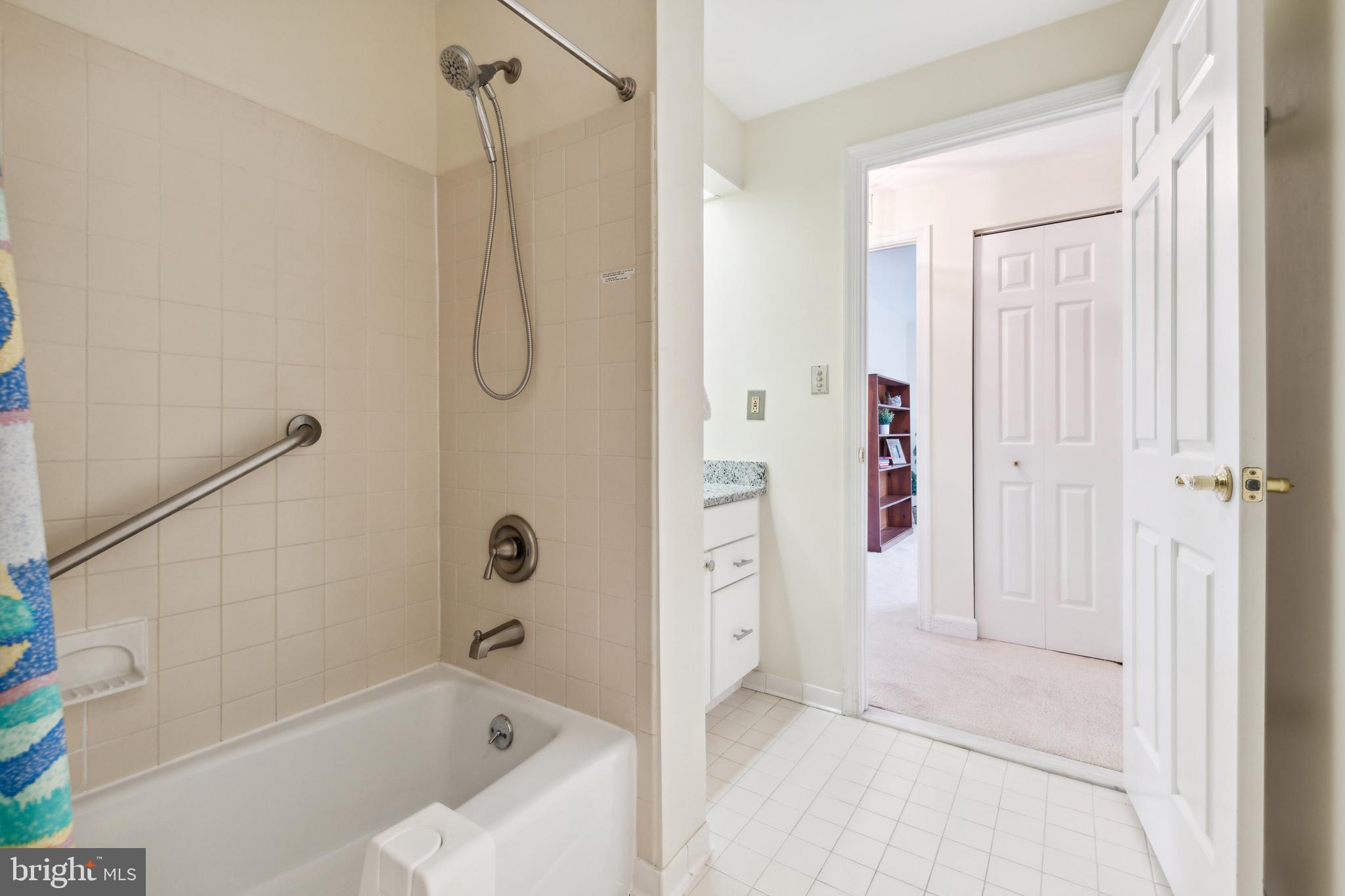 1 SOUTHERLY CT Unit: 606