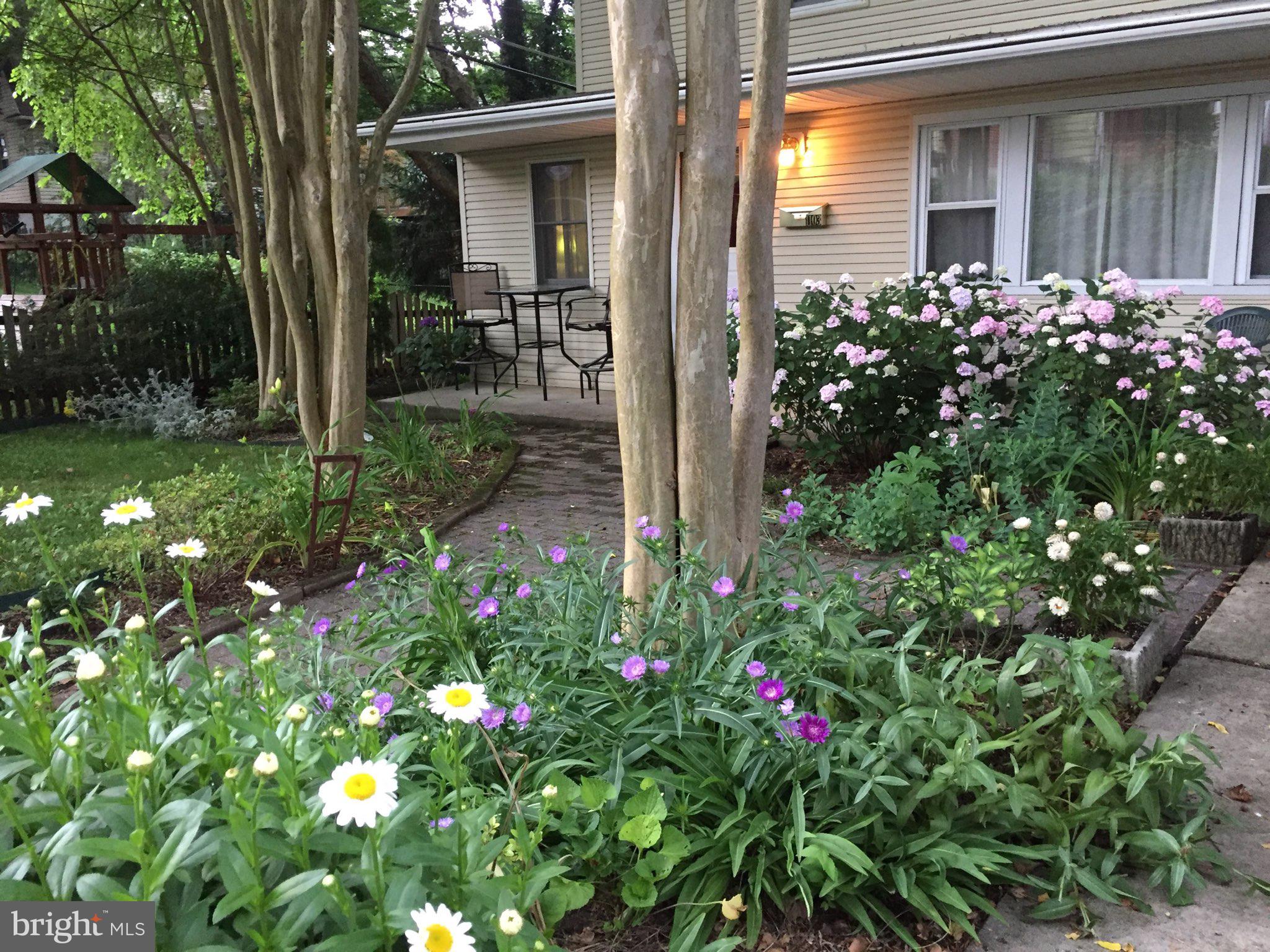 1103 Saint Albans Rd