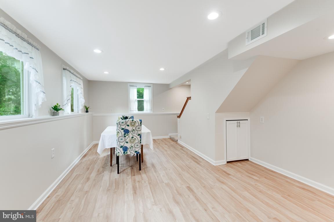 1103 Saint Albans Rd