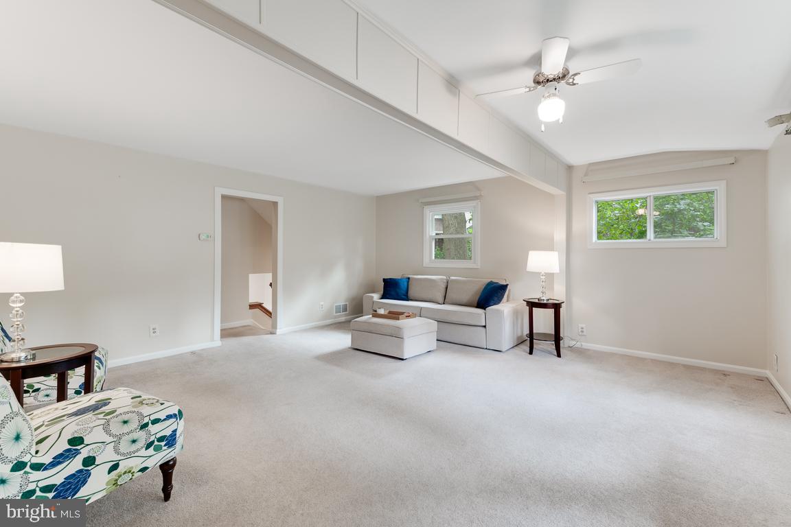 1103 Saint Albans Rd