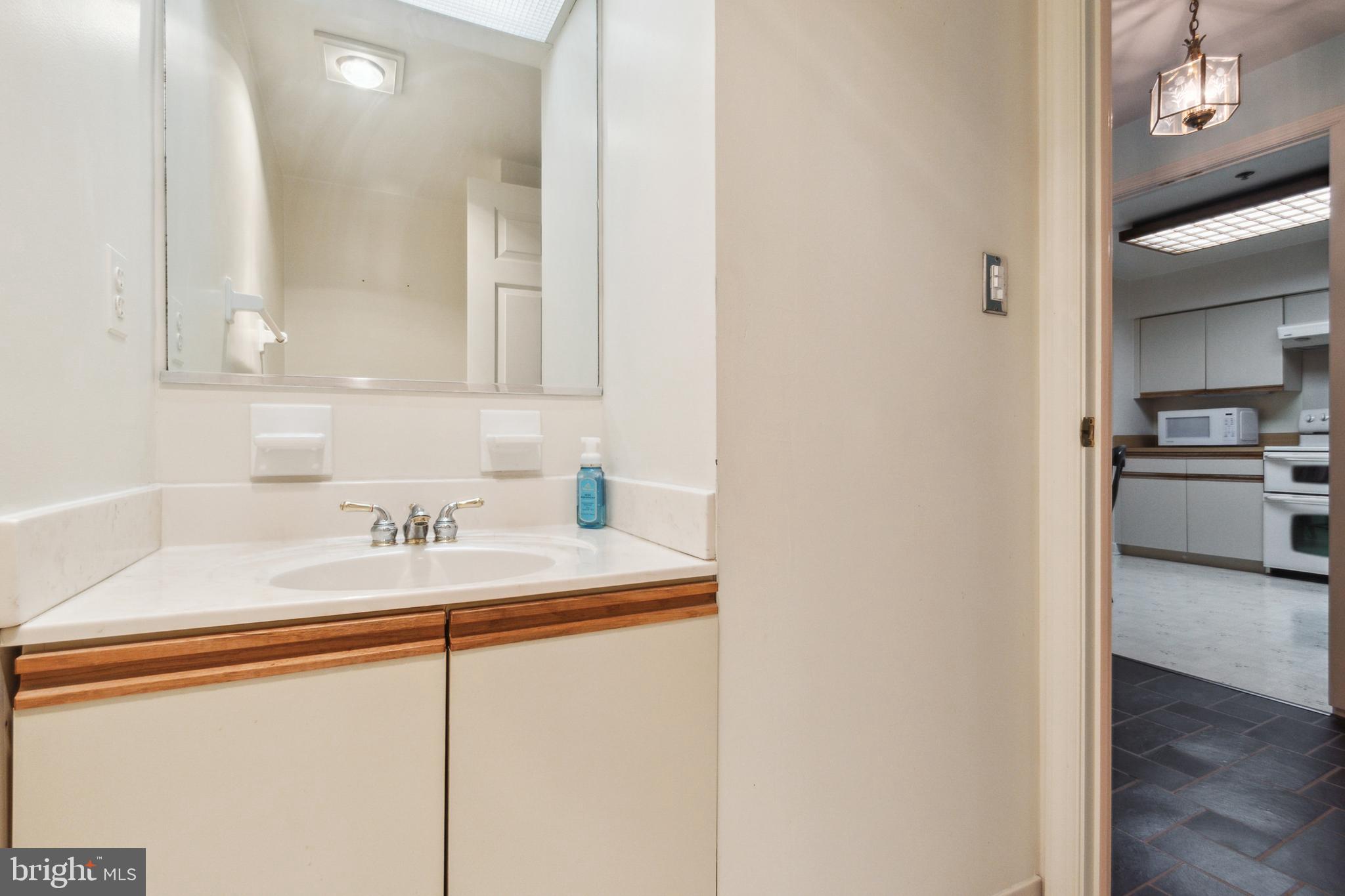 3 SOUTHERLY COURT Unit: 201