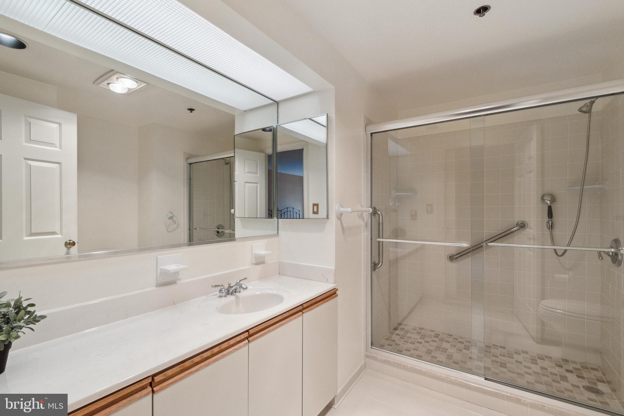 3 SOUTHERLY COURT Unit: 201