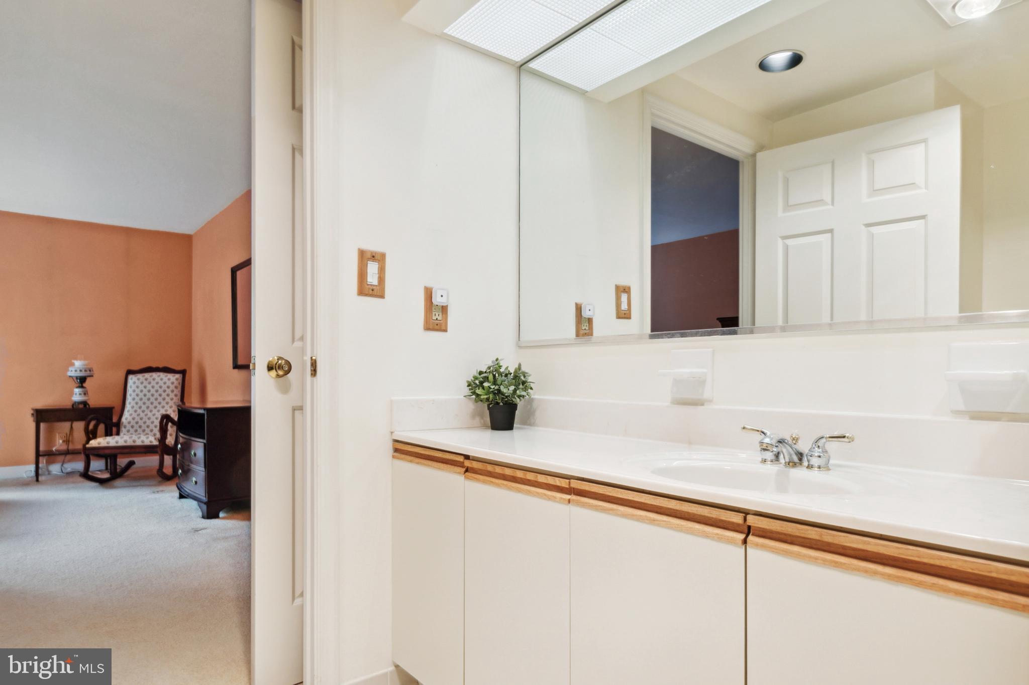 3 SOUTHERLY COURT Unit: 201