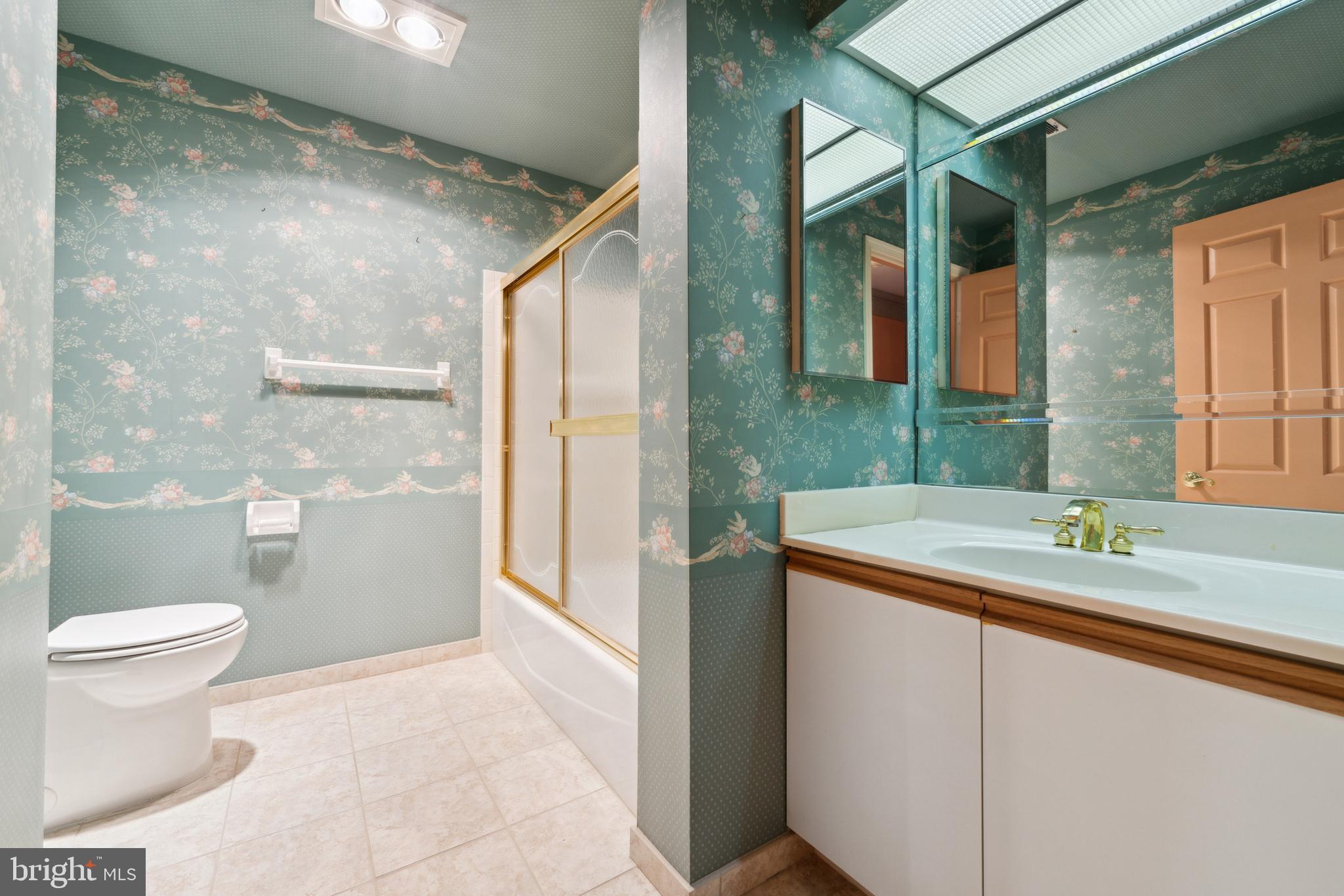 1 Southerly COURT Unit: 202