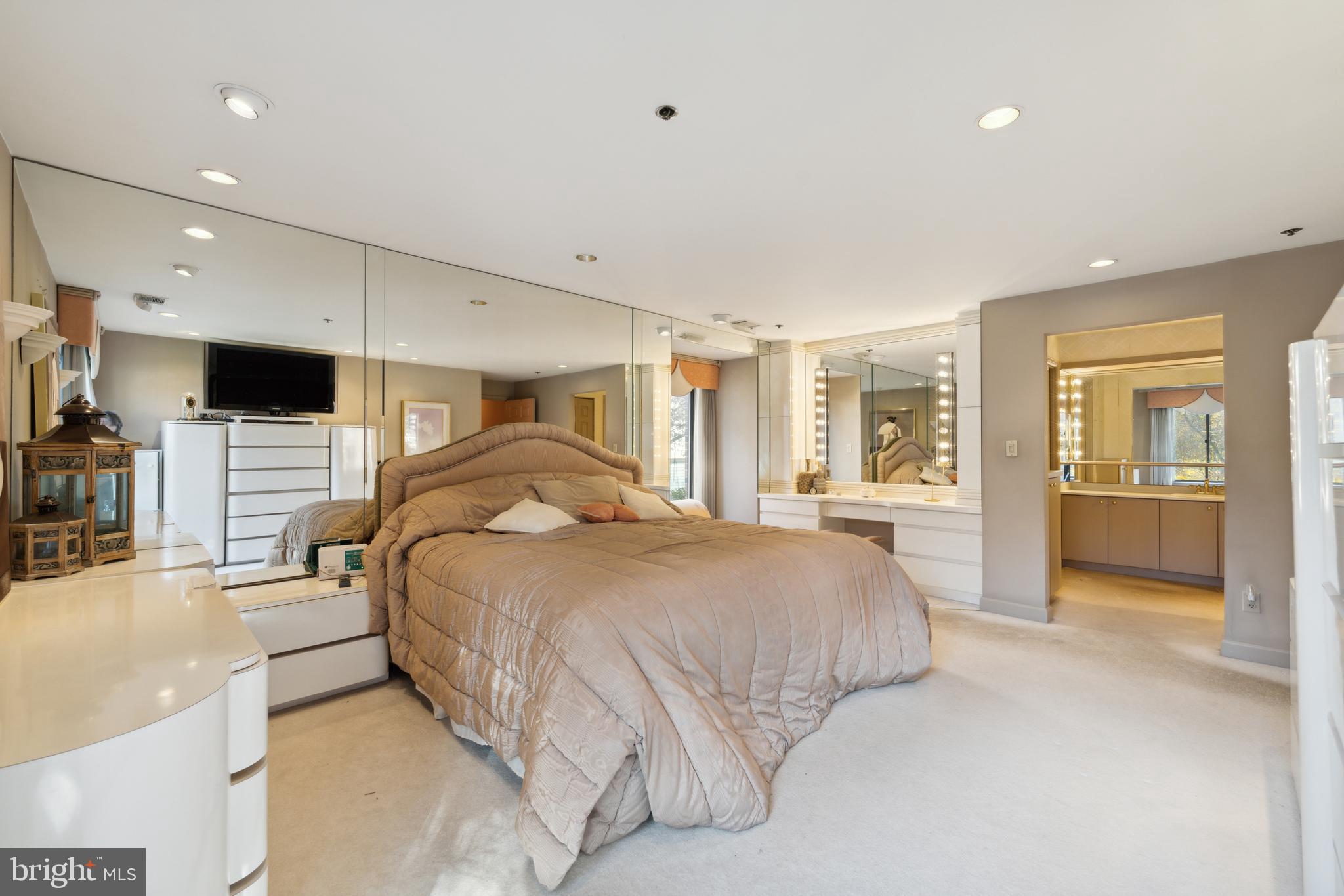 1 Southerly COURT Unit: 202