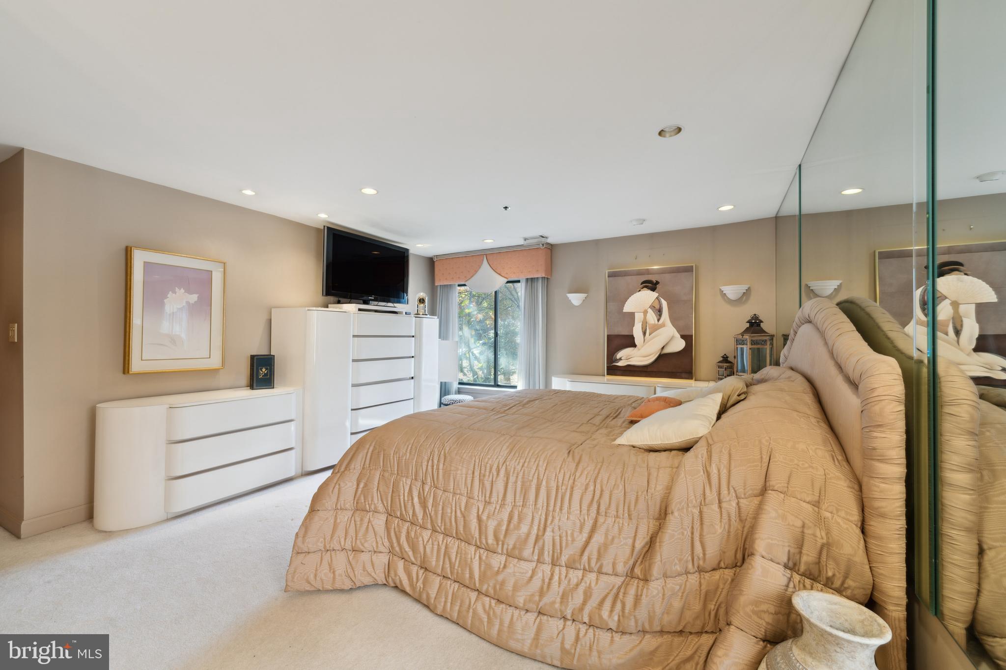 1 Southerly COURT Unit: 202