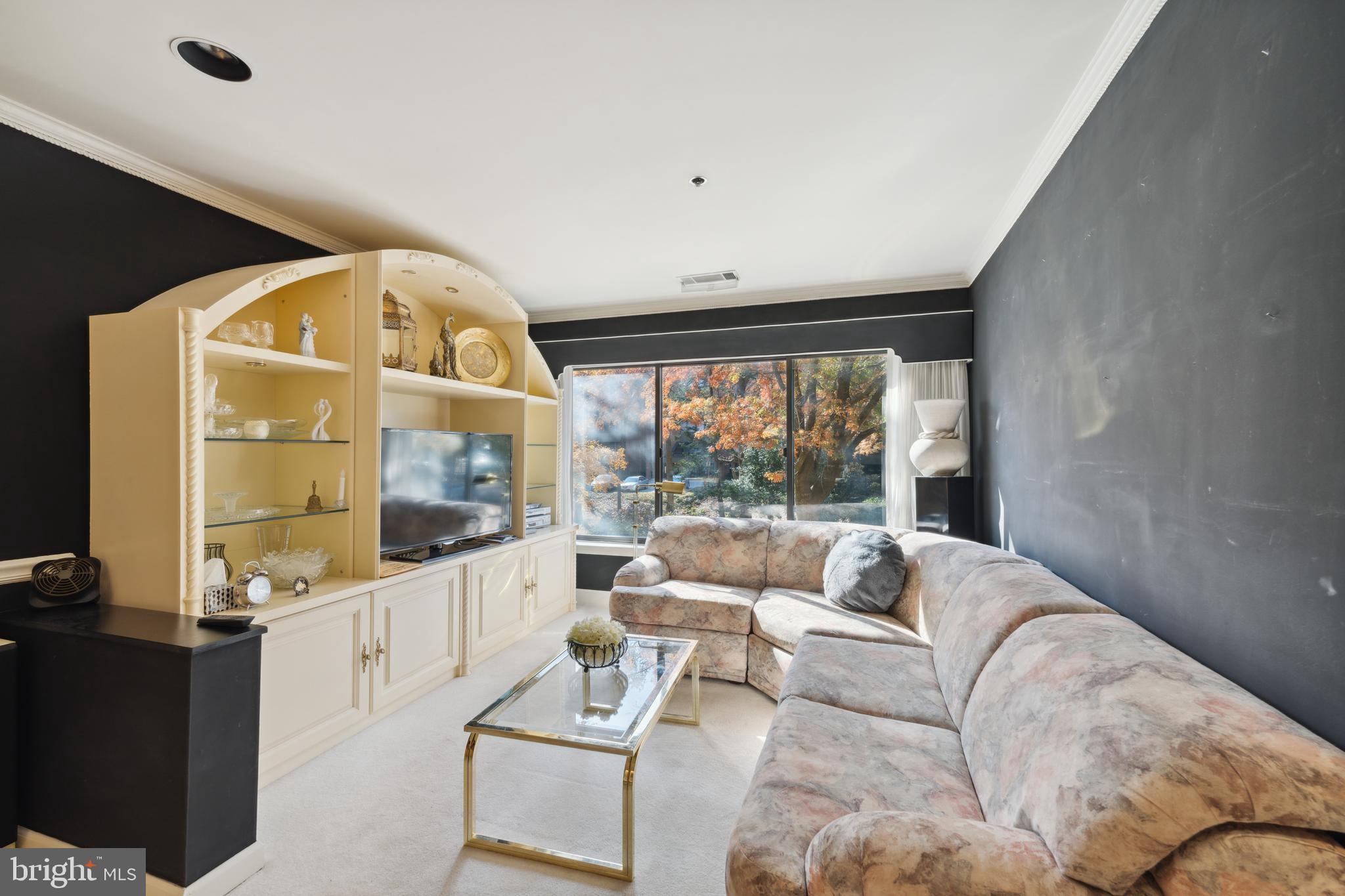 1 Southerly COURT Unit: 202