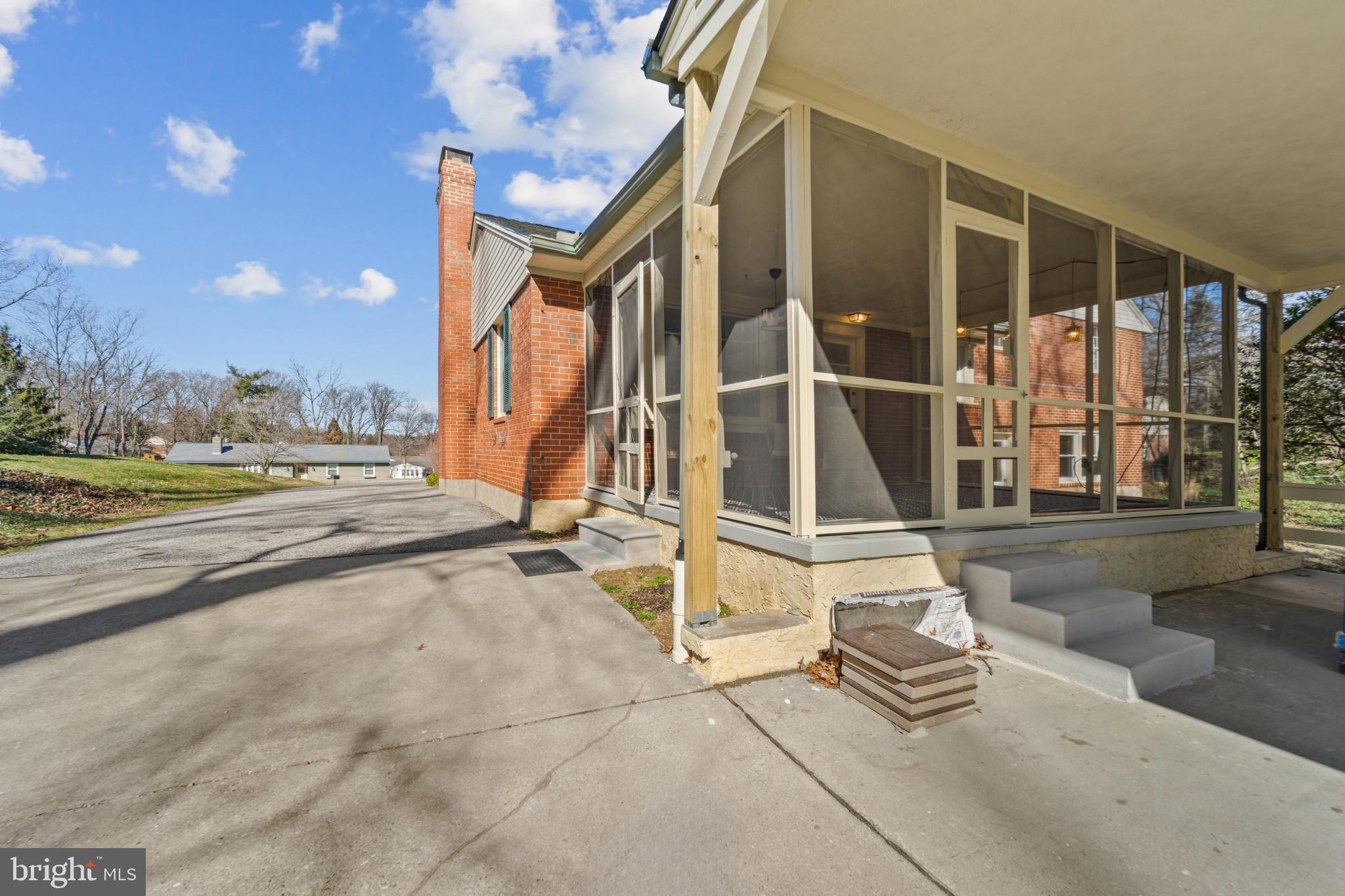 205 Lynncrest Court