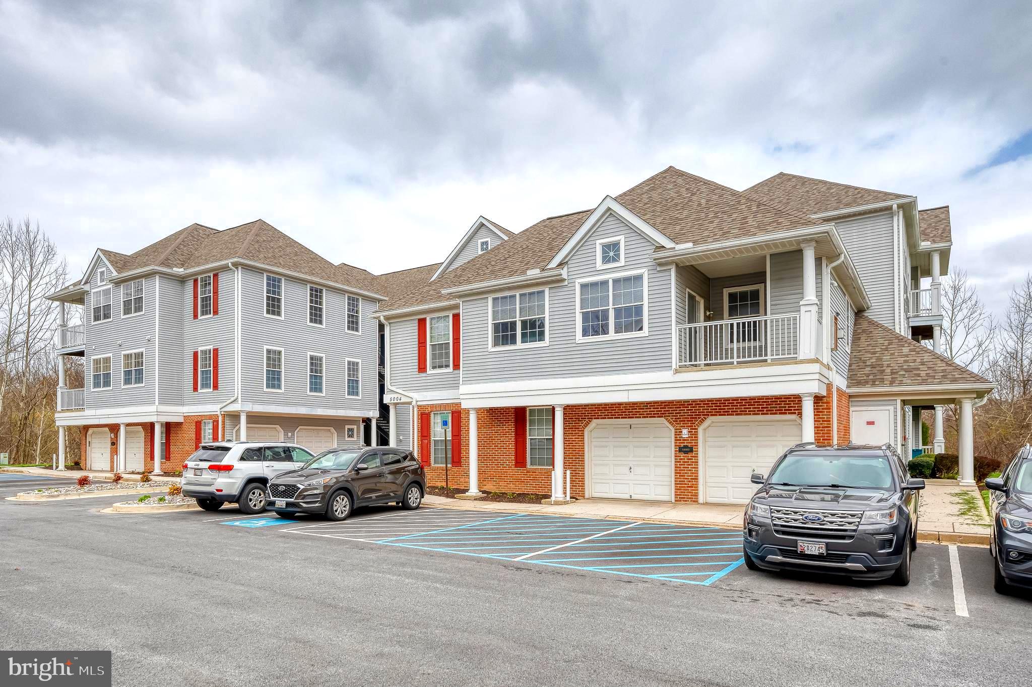5004 Hollington Dr #206