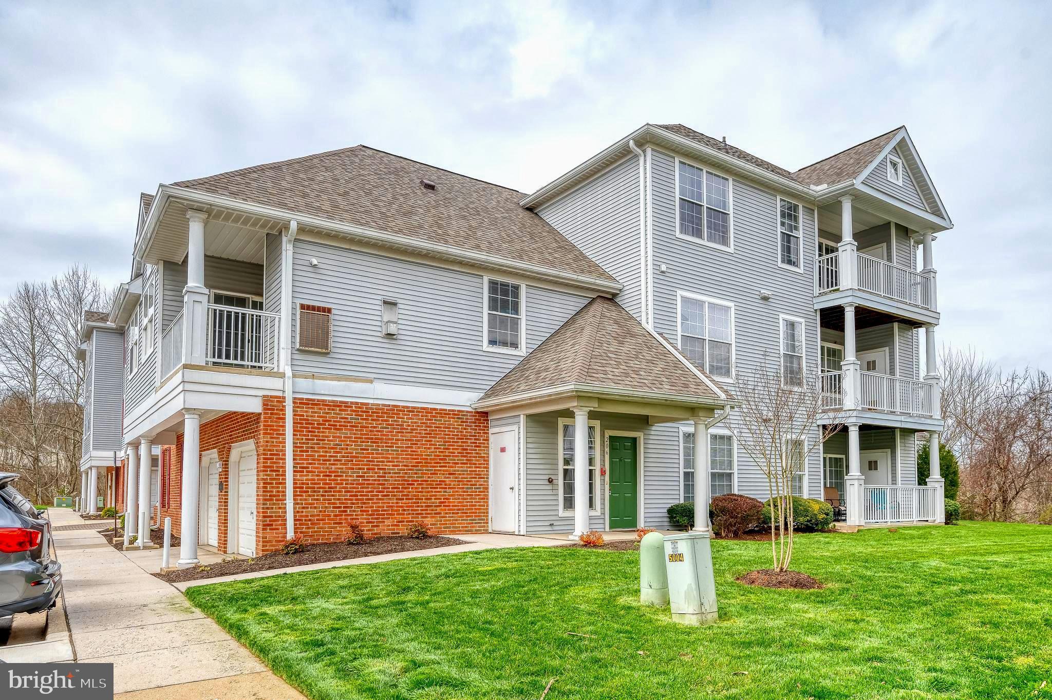 5004 Hollington Dr #206