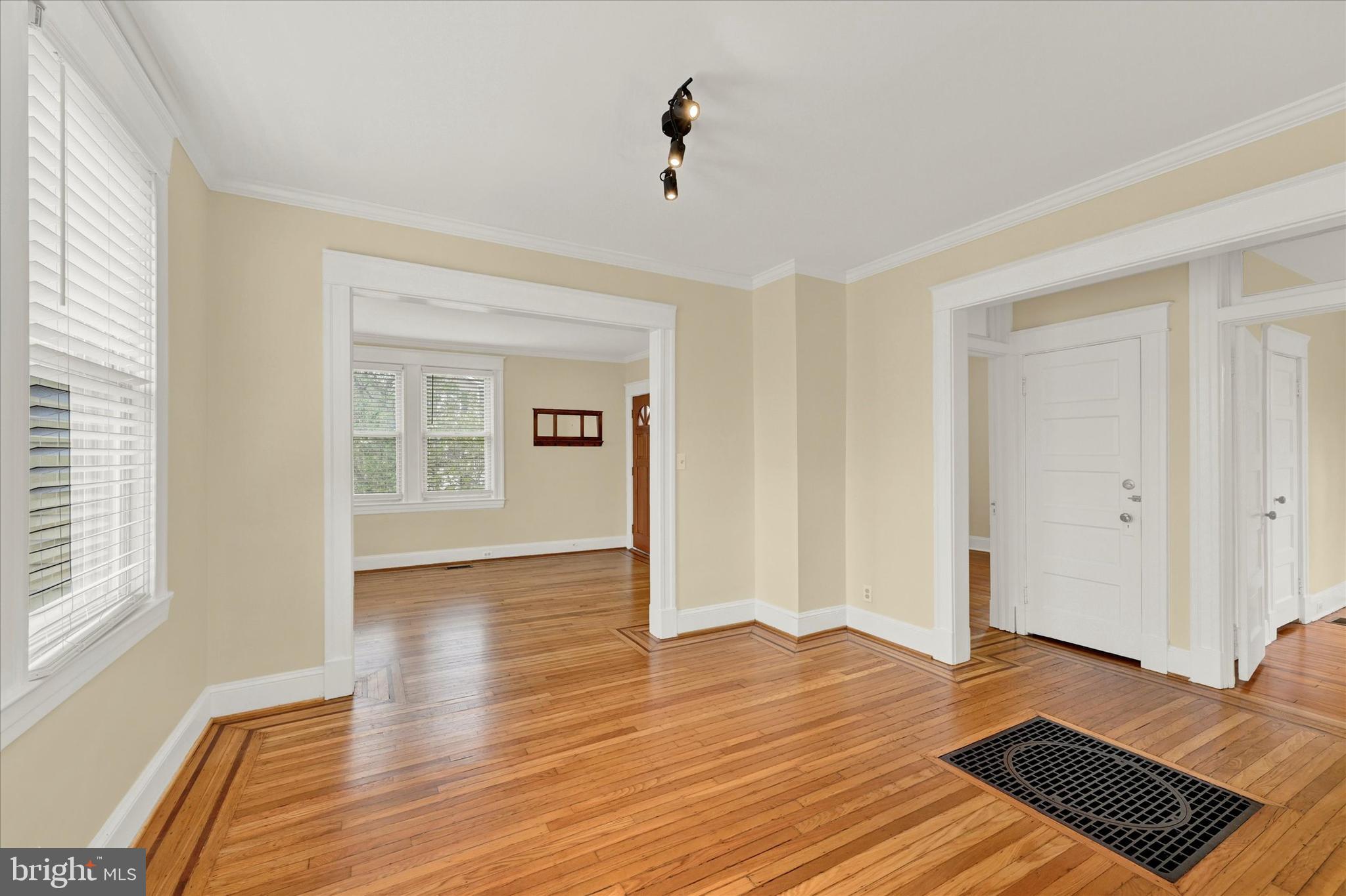 6509 Maplewood Rd