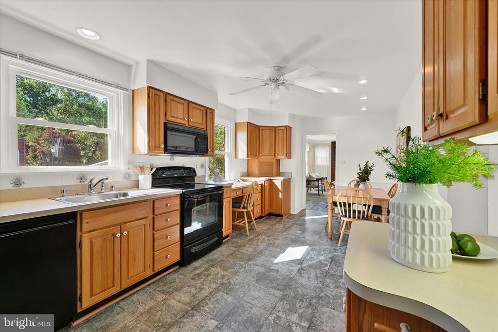 935 Beaverbank Cir