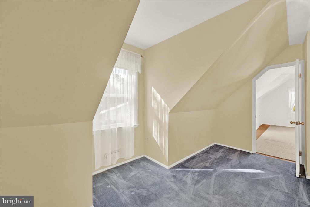 935 Beaverbank Cir