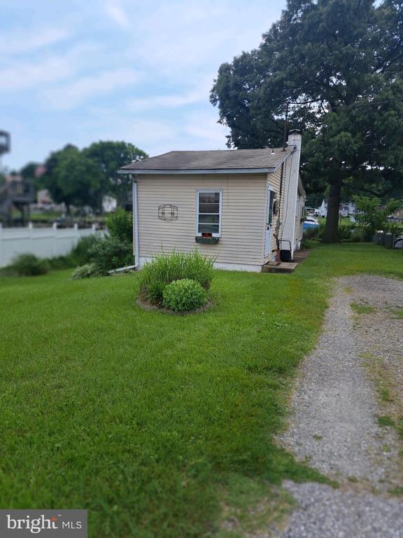 3825 Annadale Rd