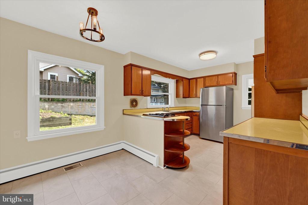 1028 Saint Albans Rd