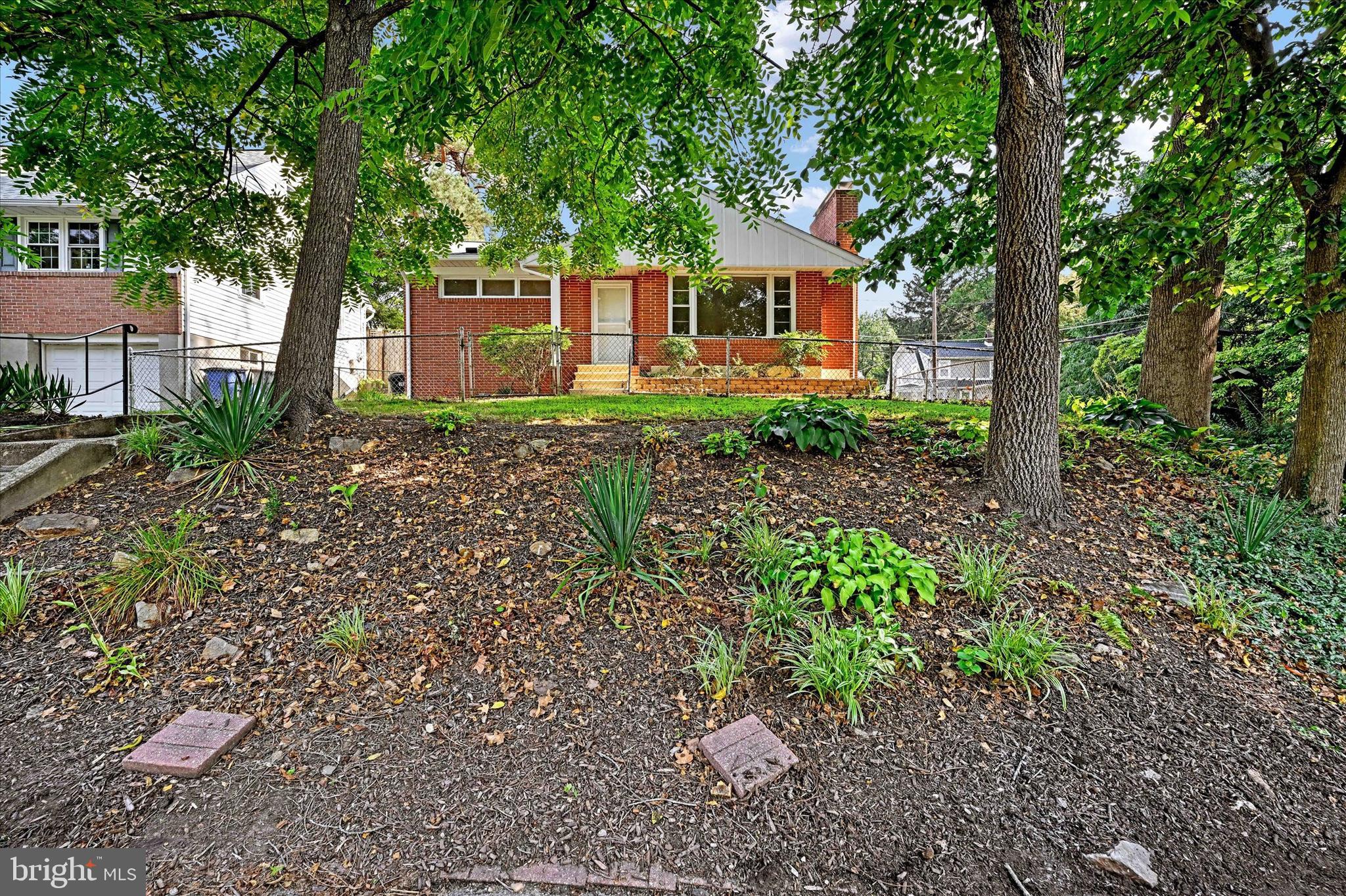 1028 Saint Albans Rd