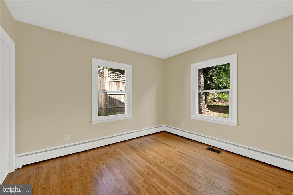 1028 Saint Albans Rd