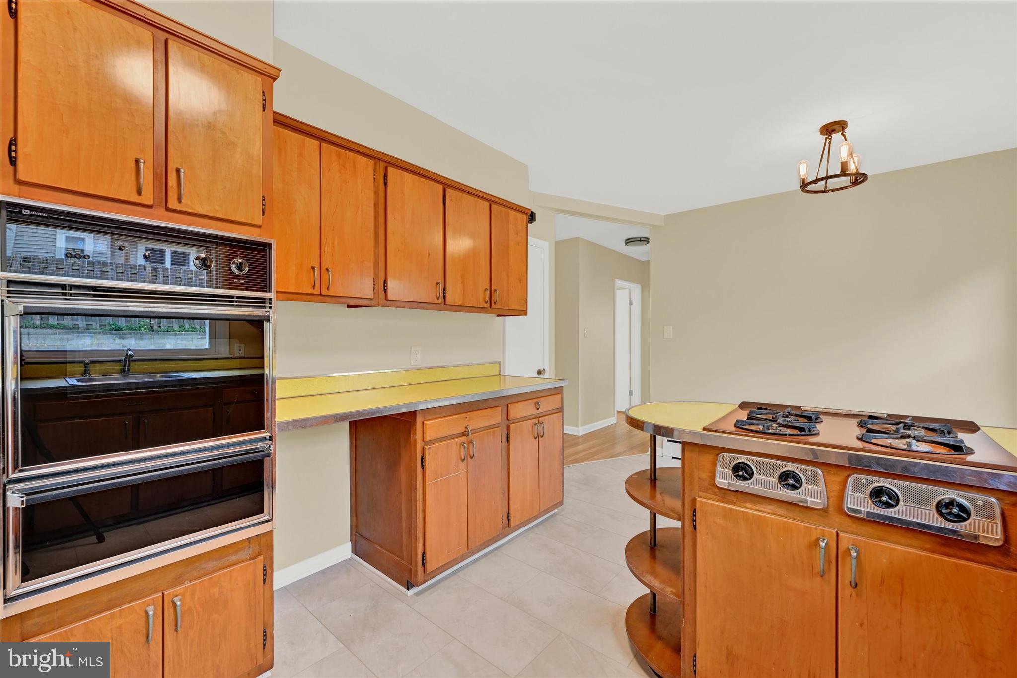 1028 Saint Albans Rd