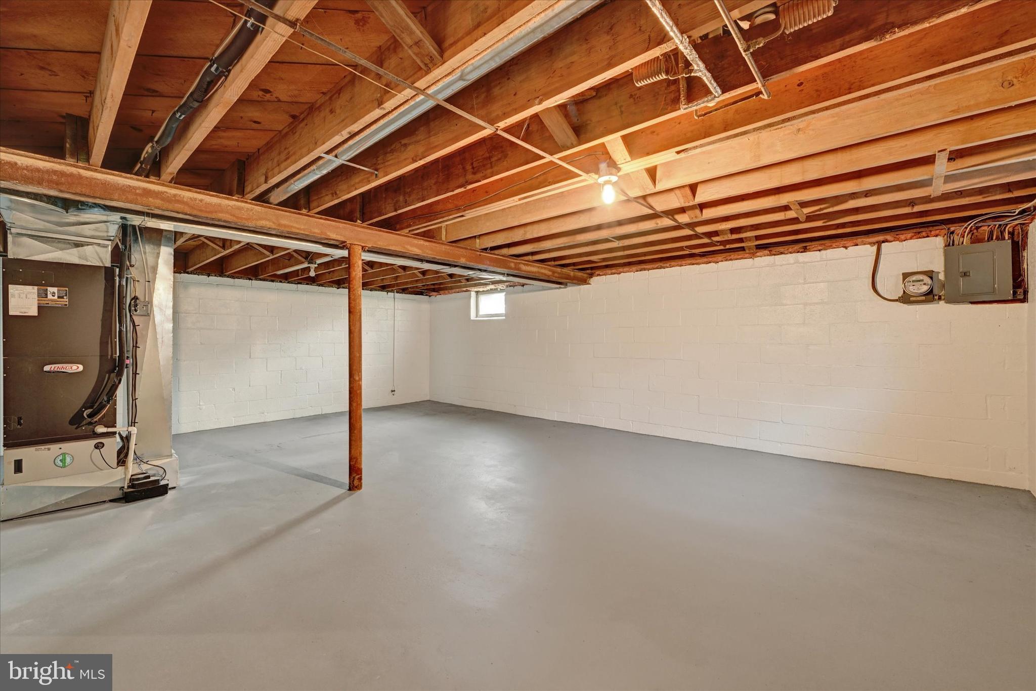 1028 Saint Albans Rd