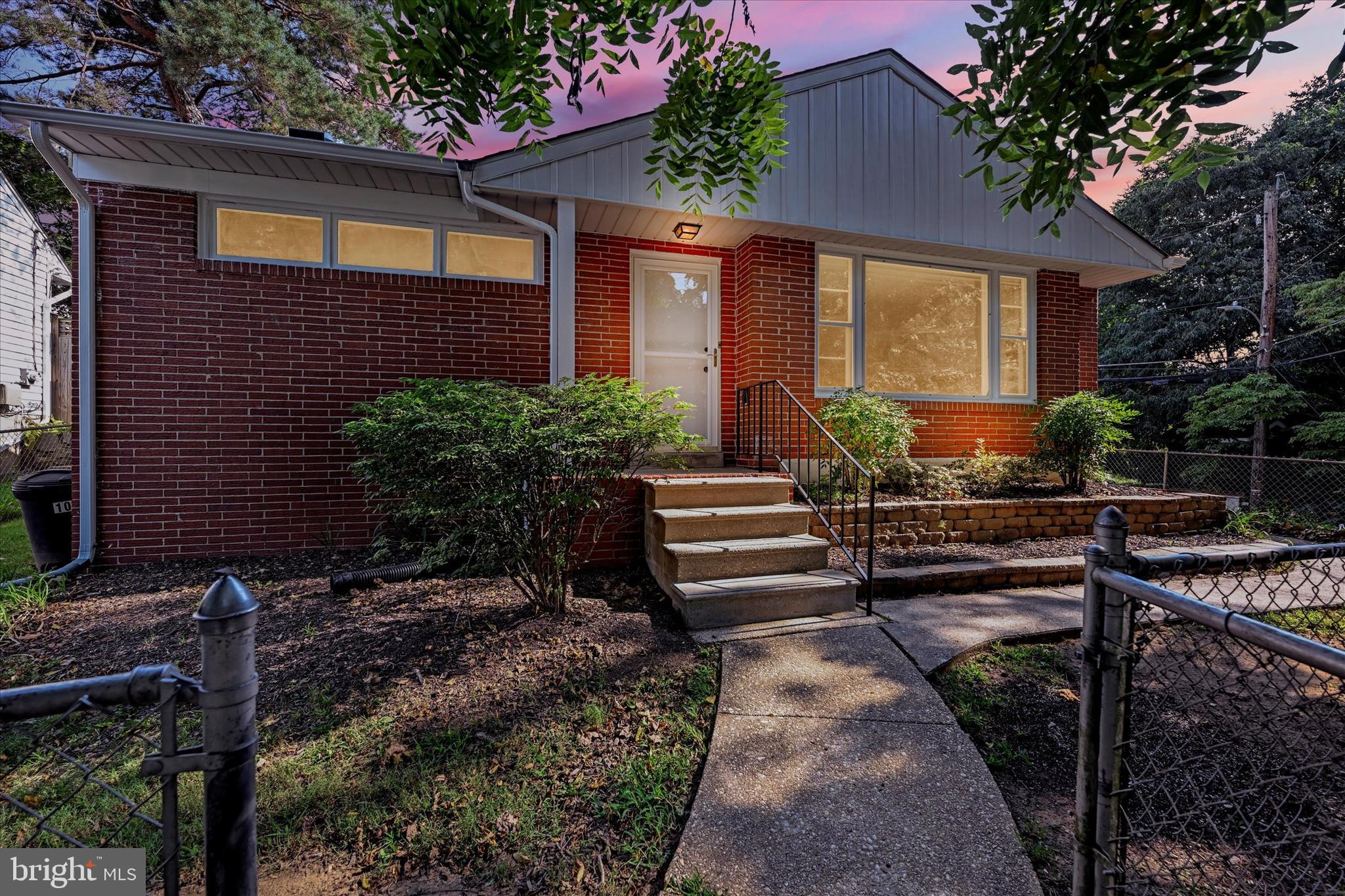 1028 Saint Albans Rd