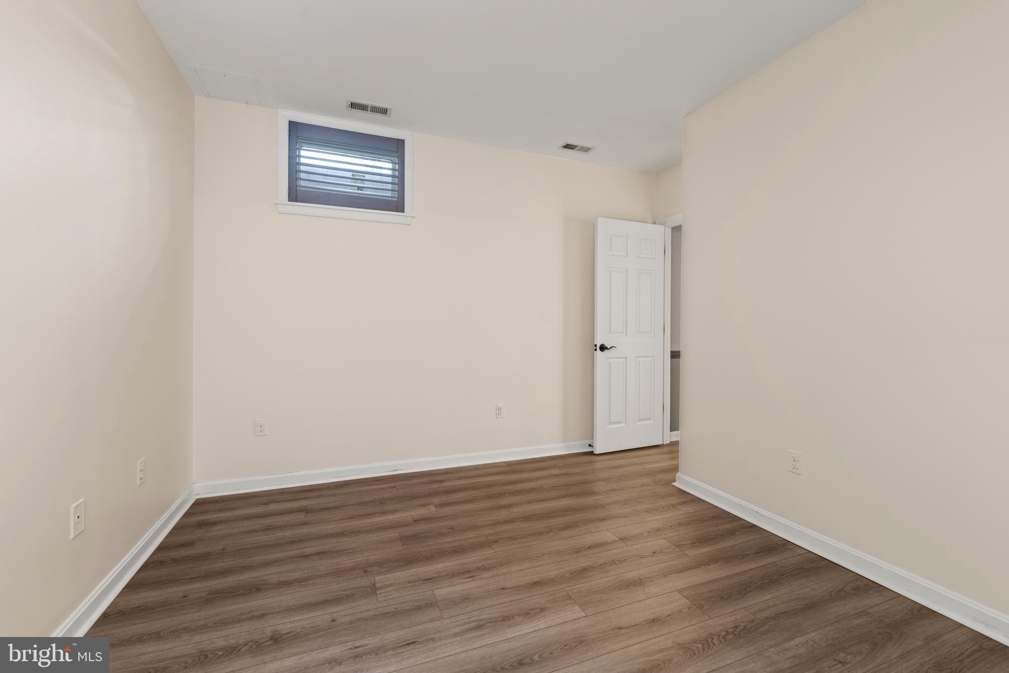 6 FOUNDRY CT
