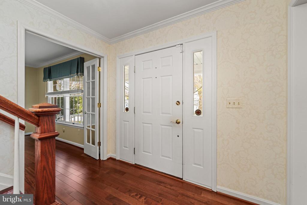6 FOUNDRY CT