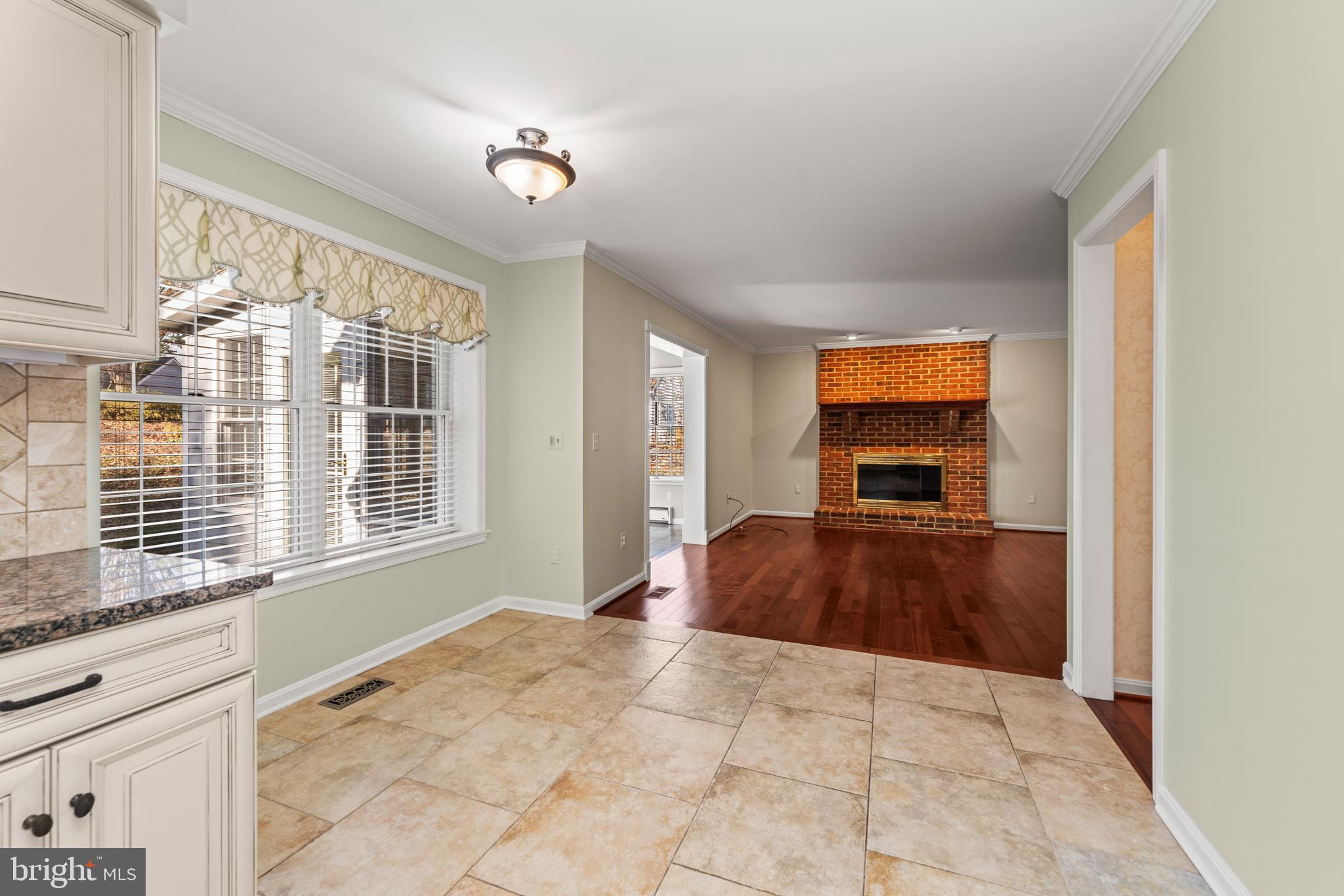 6 FOUNDRY CT