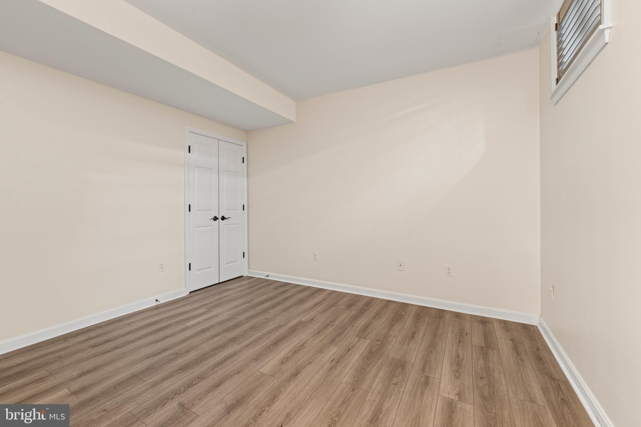 6 FOUNDRY CT