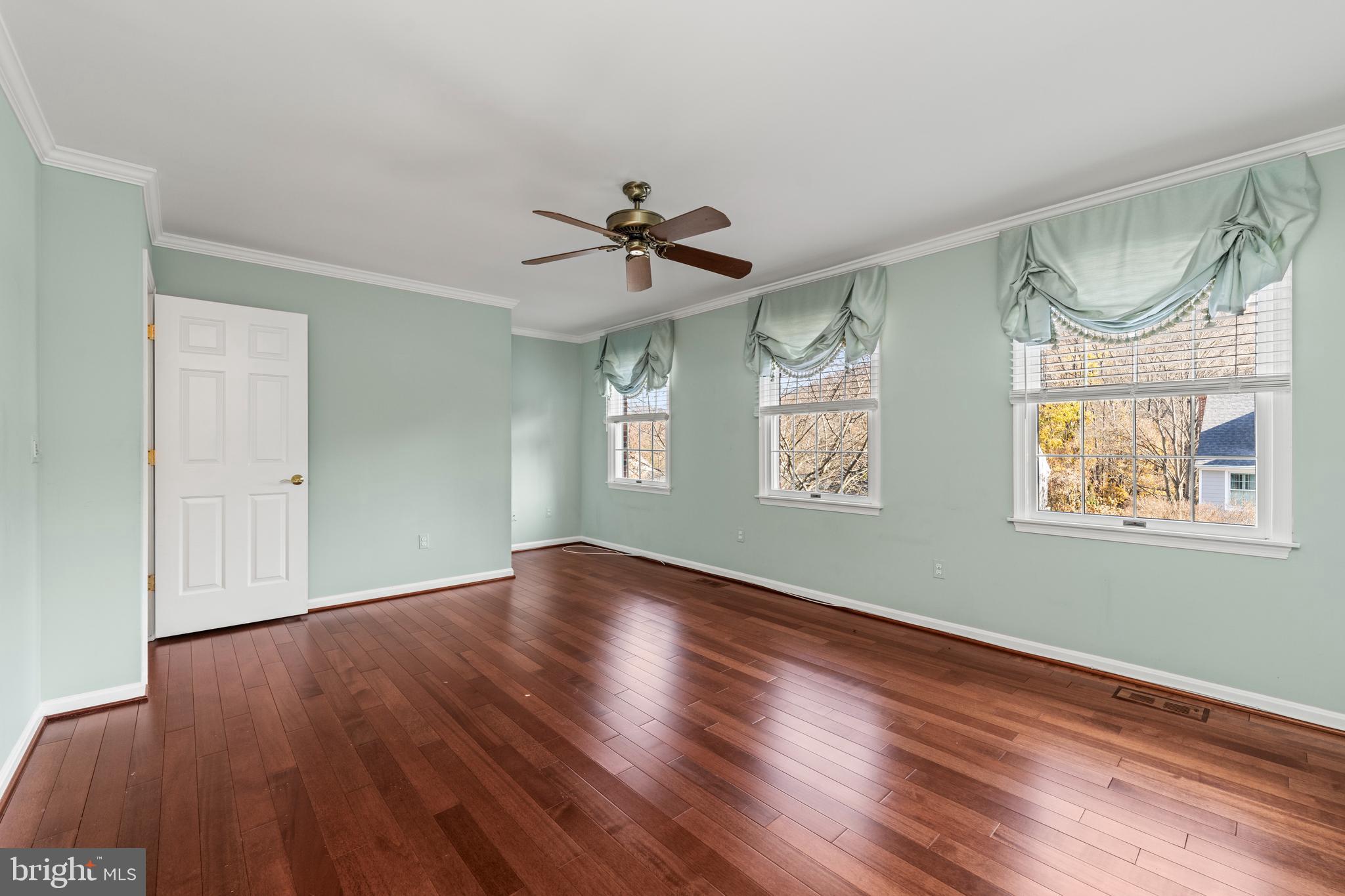 6 FOUNDRY CT