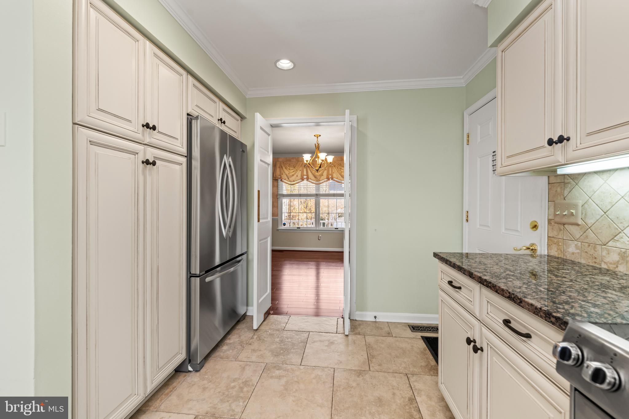 6 FOUNDRY CT