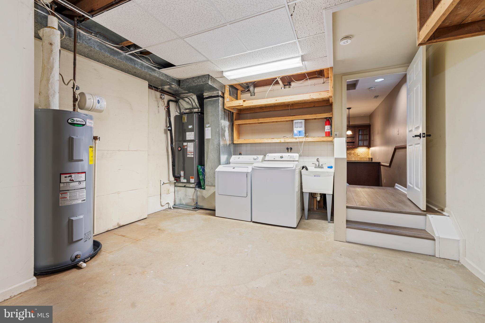 6 FOUNDRY CT
