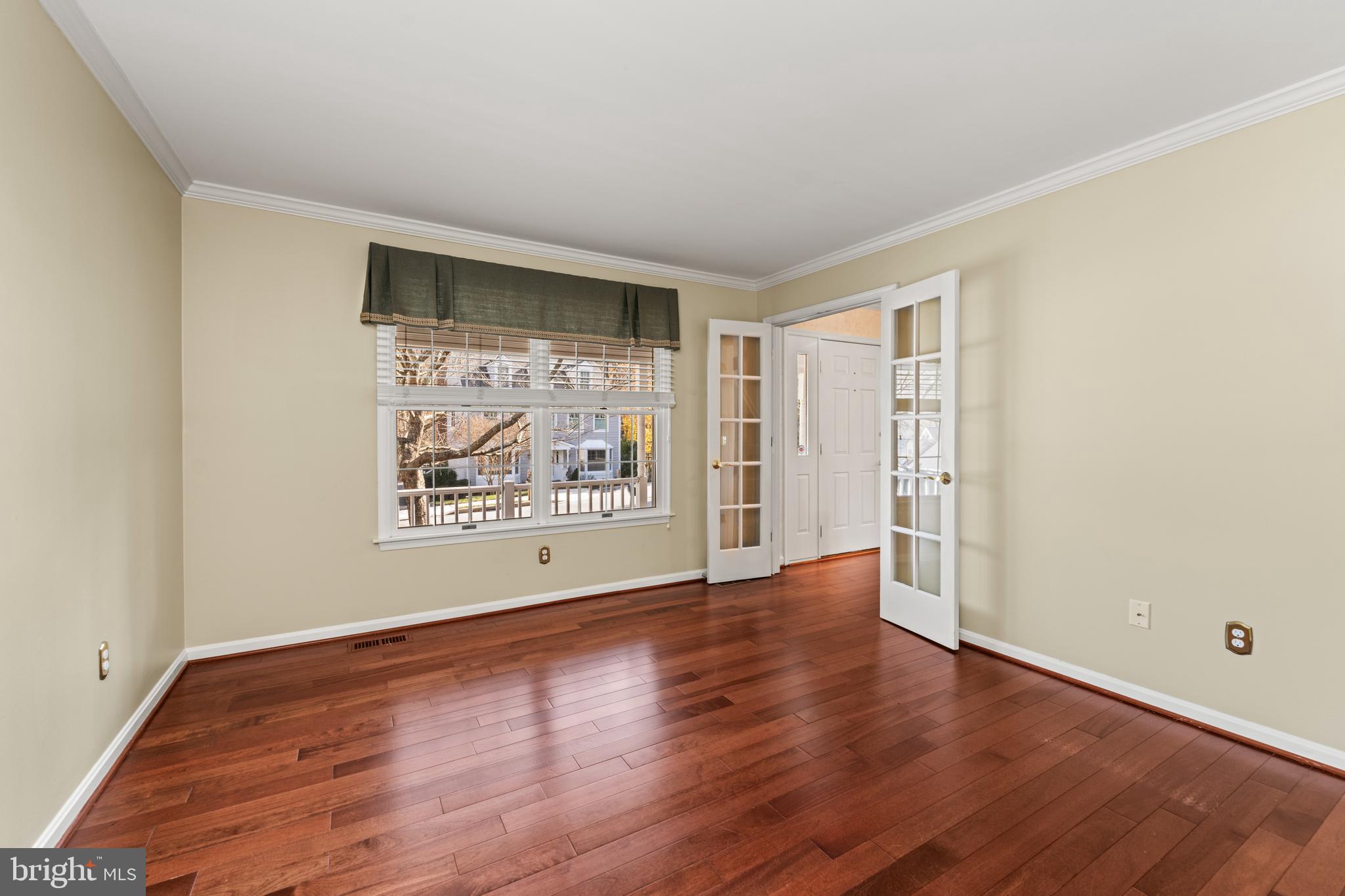 6 FOUNDRY CT