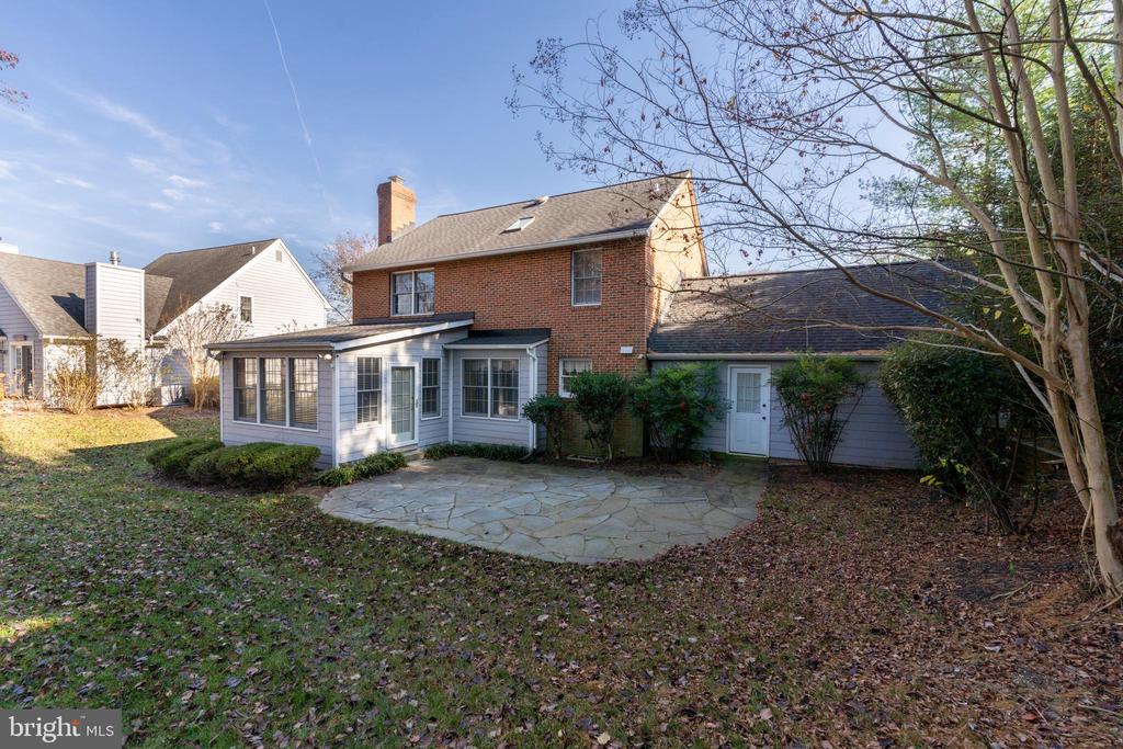 6 FOUNDRY CT