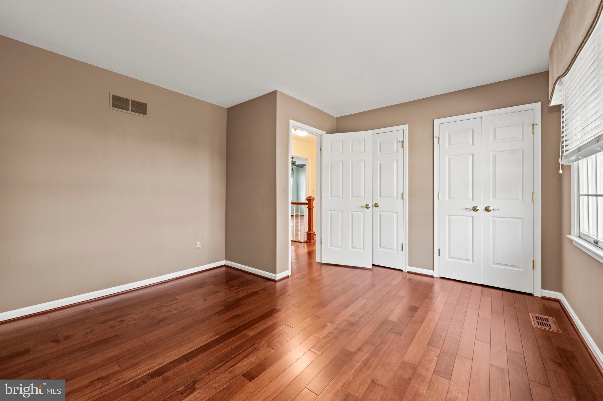 6 FOUNDRY CT