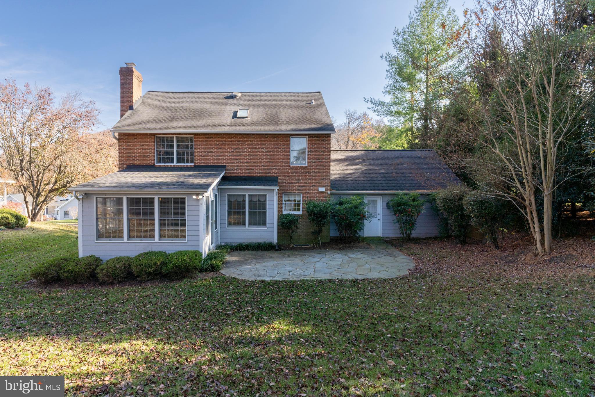 6 FOUNDRY CT