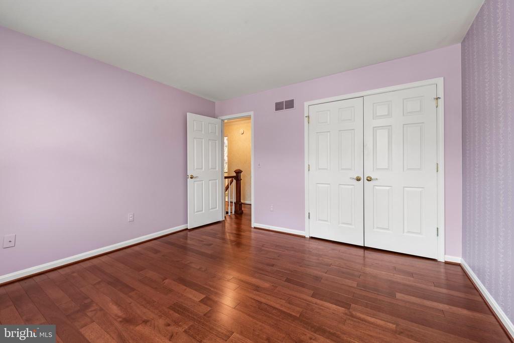 6 FOUNDRY CT