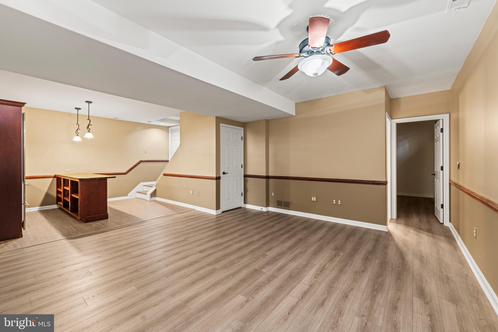 6 FOUNDRY CT
