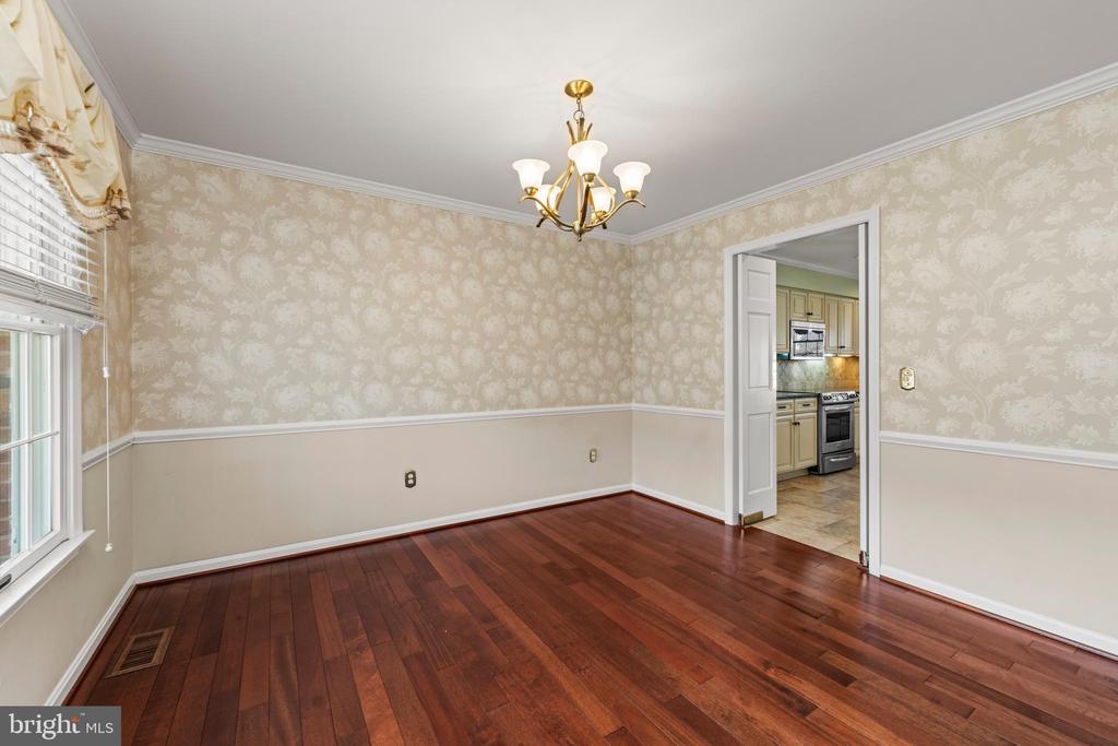 6 FOUNDRY CT
